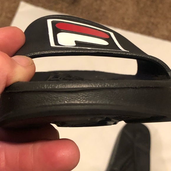 NWOT- FILA Slip-on Sandals. M8/W9 - Picture 11 of 13